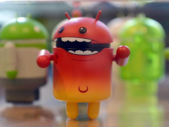 Bunte Android-Männchen: Sicherheitsforscher von IBM haben eine neue Sicherheitslücke in Android-Handys entdeckt. Foto: Britta Pedersen/Archiv
