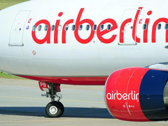 Bei der schwer angeschlagenen Fluggesellschaft Air Berlin stehen möglicherweise Stellenstreichungen an. Foto: Daniel Reinhardt/Archiv