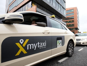 MyTaxi gewährt Rabatte von 50 Prozent, bei denen Kunden der halbe Fahrpreis erstattet wird. Foto: Christian Charisius