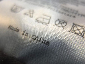 Mehrere große Textilhersteller haben sich verpflichtet, bestimmte Risiko-Chemikalien bis 2020 aus ihrer Produktion zu verbannen. Foto: Marcus Brandt