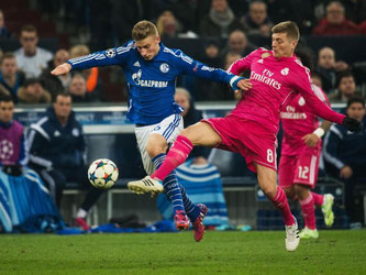 Bei Schalke bekommen junge Talente wie der 19-Jährige Felix Platte (l) eine Chance. Foto: Bernd Thissen