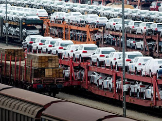 Deutschland und Spanien verzeichneten leichte Rückgänge beim Autoverkauf. Foto: Sven Hoppe