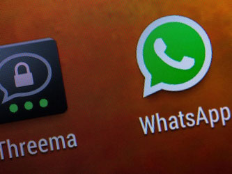 Verschlüsselungs-König und Branchenprimus: Die Smartphone-Messenger Threema und Whatsapp haben sich bei vielen Nutzern als SMS-Alternativen etabliert. Foto: Andrea Warnecke