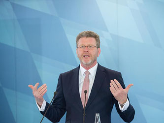Der Leiter der bayerischen Staatskanzlei, Marcel Huber (CSU). Foto: Peter Kneffel/Archiv