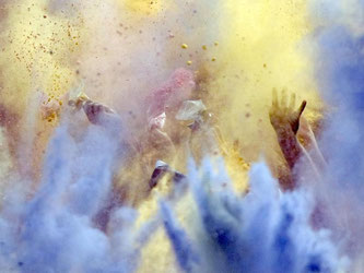 Damit es ein Vergnügen bleibt: Der deutsche Veranstalter Holi Concept verwendet auf seinen Partys nicht-staubexplosionsfähiges Pulver. Foto: Fredrik von Erichsen