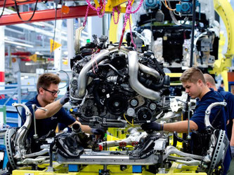 Deutschlands Autoindustrie betrachtet die Flüchtlinge als große Chance, einem schon jetzt erkennbaren Arbeitskräftemangel zu begegnen. Foto: Sebastian Kahnert