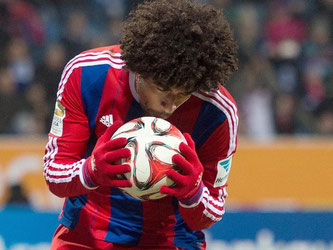 Auch Bayern Münchens Dante kann es nicht erwarten, dass der Ball wieder rollt. Foto: Marius Becker