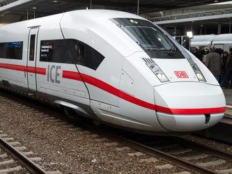 Bahnpassagiere müssen bis Dezember 2017 warten, um mit dem neuen ICE 4 zu fahren. Zuerst werden die neuen Züge getestet. Foto: Bernd von Jutrczenka