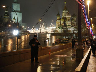 Auf der großen Moskwa-Brücke am Kreml wurde Nemzow von hinten erschossen. Foto: Sergei Ilnitsky