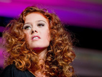 Model Leoni entspricht dem Herbsttyp mit ihrem roten Haar. Photo: Daniel Karmann Foto: Daniel Karmann