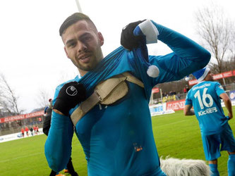 Nach einer Herzmuskelentzündung spielt Daniel Engelbrecht mit einem Defibrillator. Für ihn sei das Training die beste Therapie, sagt der Fußballprofi der Stuttgarter Kickers. Foto: Daniel Maurer