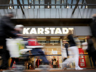 Bei Karstadt sollen insgesamt bundesweit 2400 Stellen abgebaut werden. Foto: Martin Gerten/Archiv