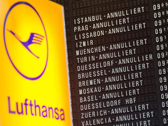 Die Lufthansa hat durch die fortgesetzten Streiks ihrer Piloten und Flugbegleiter rund eine halbe Milliarde Euro verloren. Foto: Boris Roessler/Archiv