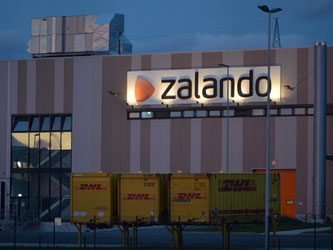 Die Rücksendequote bei Zalando liegt nach bisherigen Informationen bei rund 50 Prozent gemessen am Umsatz. Foto: Marc Tirl/Archiv