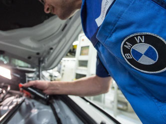 BMW wird im laufenden Jahr die Zahl seiner Mitarbeiter deutlich erhöhen. Foto: Armin Weigel
