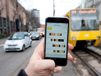 Verkehrs-Apps wie Moovel sollen mit ein paar Klicks die schnellste Route von A nach B liefern. Foto: Nikolai Huland