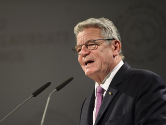 Bundespräsident Gauck: «Wir erleben, dass sich fremdenfeindliche Haltungen festsetzen». Foto: Felix Kästle/Archiv