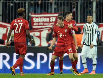 Die Bayern retten sich nach famoser Aufholjagd ins Viertelfinale. Foto: Andreas Gebert