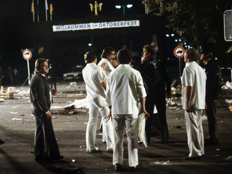 Oktoberfest-Attentat am 26.09.1980. zwölf Menschen ums Leben, 140 wurden zum Teil schwer verletzt. Foto: Istvan Bajzat/Archiv