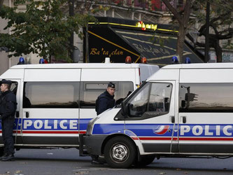 Polizei vor dem Bataclan-Theater in Paris: Hier starben die meisten der Terroropfer. Foto: Julien Warnand
