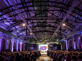 Mehr als 8000 Netzaktivisten, Blogger, Journalisten, Wissenschaftler, YouTuber, Politiker, Künstler und weitere Besucher waren seit Montag zur 10. Ausgabe der Internetkonferenz in die Berliner Station gekommen.Foto: Sophia Kembowski