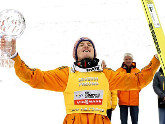 Severin Freund feierte als dritter deutscher Skispringer den Sieg im Gesamtweltcup. Foto: Antonio Bat