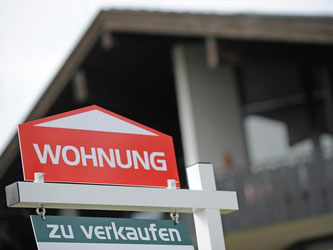 Wohnung zu verkaufen: Bei Ökonomen wächst die Sorge vor einer Immobilienblase. Foto: Daniel Karmann/Archiv