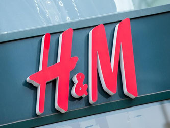 Die schwedische Modekette H&M hat mit dem starken US-Dollar zu kämpfen. Foto: Hauke-Christian Dittrich