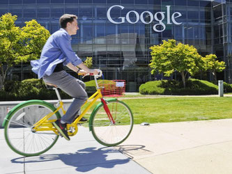 Google verdient sein Geld hauptsächlich mit Anzeigen im Umfeld von Suchanfragen. Foto: Ole Spata