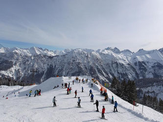 Skifahren mit Panorama-Blick: unterwegs auf dem Fellhorn bei Oberstdorf in Bayern. Foto: Karl-Josef Hildenbrand