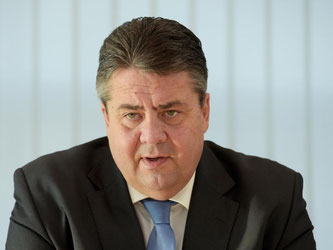 Der Jahreswirtschaftsbericht wird von Sigmar Gabriel in Berlin vorgestellt. Foto: Rainer Jensen