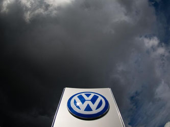 Profi-Investoren nehmen Volkswagen im Abgas-Skandal ins Visier. Foto: Julian Stratenschulte/Illustration