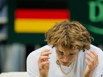 Alexander Zverev verpasst in seinem ersten Davis-Cup-Spiel den möglichen Sieg. Foto: Julian Stratenschulte