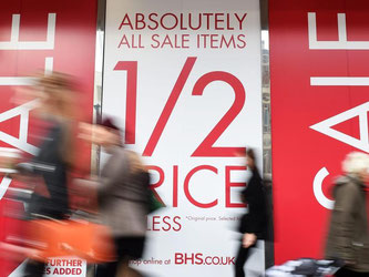 Shopping in London: Die Wirtschaft in der Eurozone wächst schwächer als erwartet. Foto: Andy Rain/Archiv