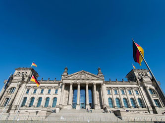 Reichstag in Berlin: Bislang unbekannte Täter haben das interne Datennetz des Deutschen Bundestags attackiert. Foto: Gregor Fischer
