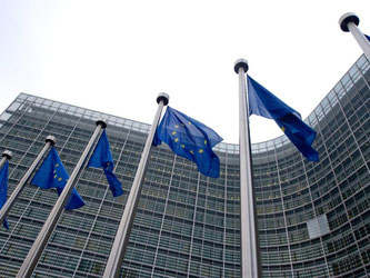 Europafahnen vor dem Gebäude der Europäischen Kommission in Brüssel. Foto: Inga Kjer