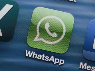 Nach Firmenangaben werden über WhatsApp 42 Milliarden Nachrichten pro Tag übermittelt. Foto: Foto: Jens Büttner/Illustration