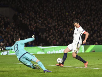 Zlatan Ibrahimovic ließ Chelseas Keeper Thibaut Courtois beim 2:1 keine Chance. Foto: Facundo Arrizabalaga