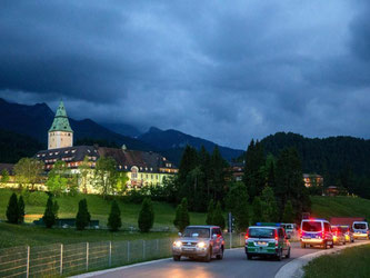 Sicher abgeschottet liegt das Gipfel-Hotel Schloss Elmau. Foto: Michael Kappeler