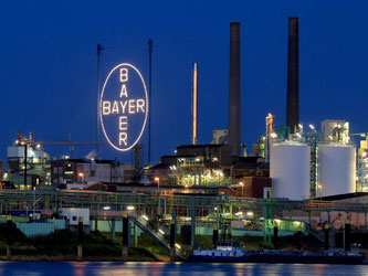 Bayer-Werk in Leverkusen: Der Monsanto-Deal würde Bayer zur weltweiten Nummer eins im Geschäft mit Agrarchemie machen. Foto: Oliver Berg