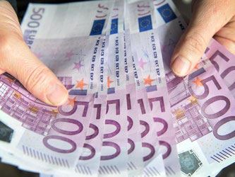 Sind die Tage des 500-Euro-Scheins gezählt? Die EZB berät darüber. Foto: Patrick Seeger