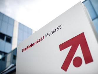 Das Logo der "ProSiebenSat.1 Media SE" auf einem Schild. Foto: Matthias Balk/Archiv