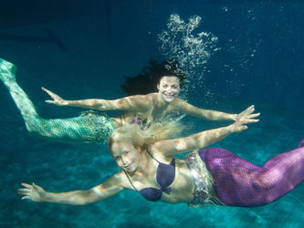 Der Trend geht zum Mermaiding. Als Wassernixe durchs Schwimmbecken zu schwimmen, finden einige reizvoll. Foto: Sebastian Kahnert