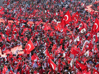 Bei der «Demokratie- und Märtyrer-Versammlung» wird Erdogan der Hauptredner sein. Foto: Tolga Bozoglu/Archiv