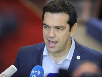 Griechenlands Regierungschef Alexis Tsipras glaubt, sein Land werde die Krise «vielleicht viel früher» hinter sich lassen als bisher geplant. Foto: Laurent Dubrule/Archiv