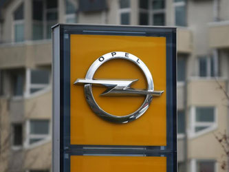 Opel ruft 60 000 Astra und Astra GTC zurück zurück. Bei diesen Modellen kann es zu Problemen mit der Batterieabdeckung kommen. Foto: Fredrik von Erichsen