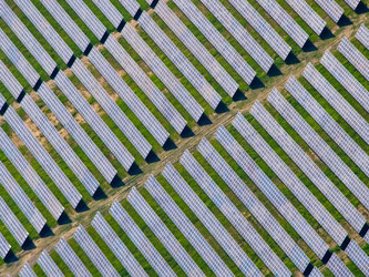 Dank des derzeit sonnigen Wetters produzieren die Solarkraftwerke in Deutschland immer mehr Strom. Foto: Ole Spata
