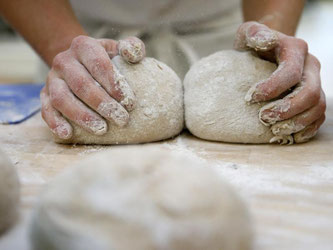Die wettbewerbsrechtliche Klage der Bäcker richtet sich gegen eine Aldi-Werbung, in den Filialen werde frisch gebacken. Foto: Ronald Wittek/Archiv