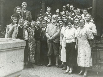 Robert Bosch mit seinen Mitarbeitern in Stuttgart-Feuerbach 1935  (Foto: Robert Bosch GmbHi)