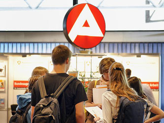 Es gibt viele freie Stellen in Deutschland. Allein öffentliche Verwaltungen suchten derzeit 10 600 Mitarbeiter - ein Zuwachs von knapp 75 Prozent. Foto: Dominique Leppin